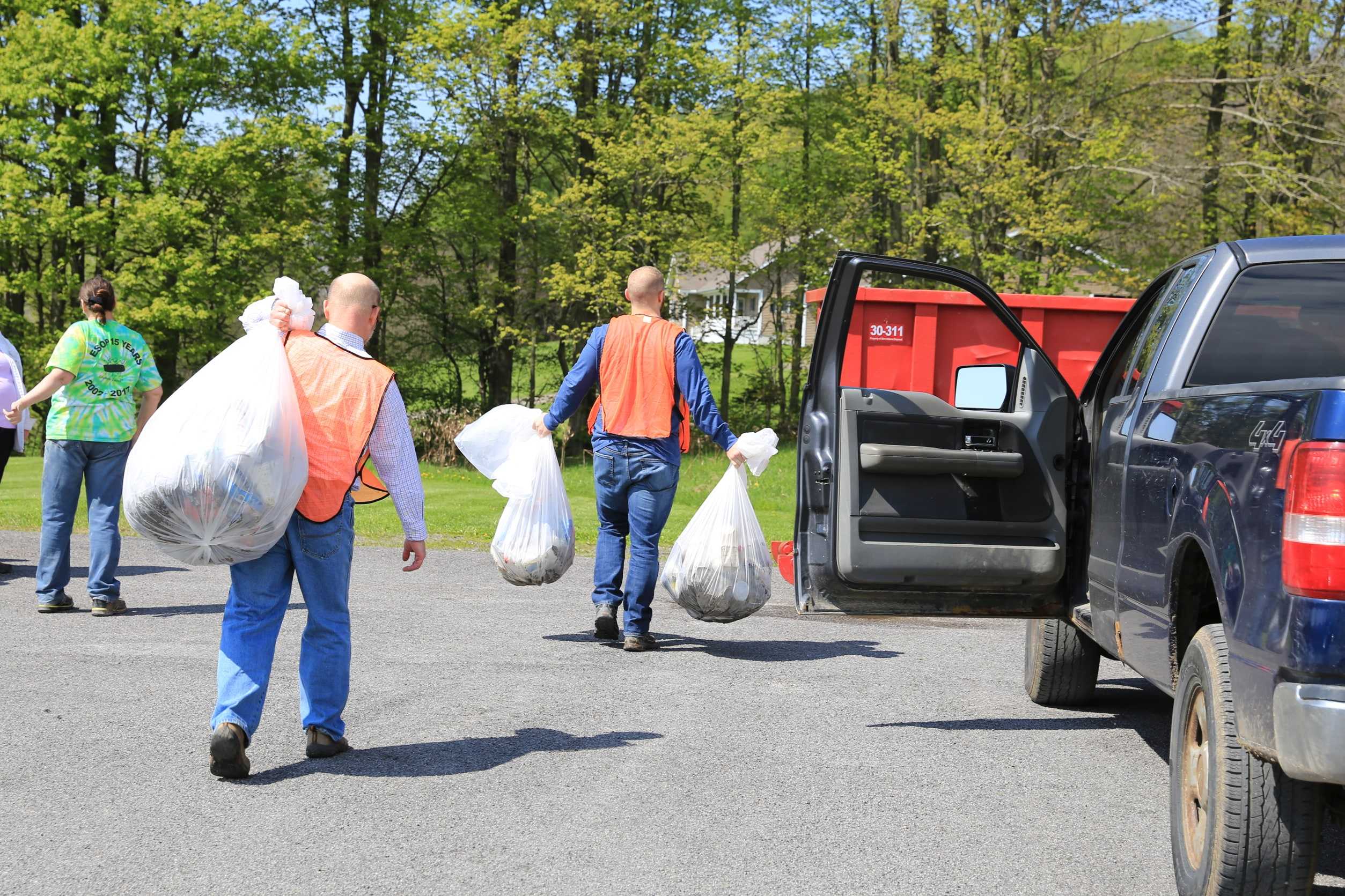 GOLDEN Employee Owners Clean Up Community for Earth Day